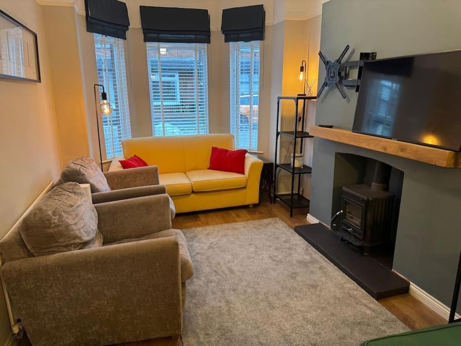 Stylish, Spacious And Central 4 Bedroom House ベルファスト エクステリア 写真