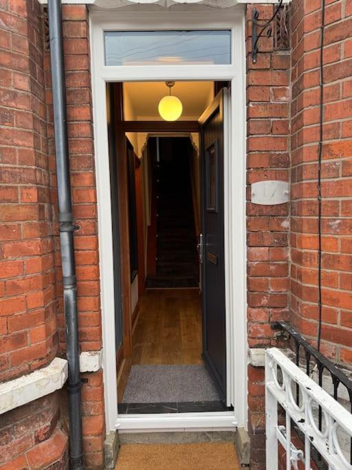 Stylish, Spacious And Central 4 Bedroom House ベルファスト エクステリア 写真