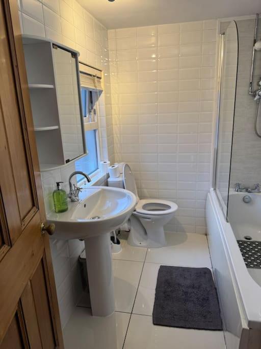 Stylish, Spacious And Central 4 Bedroom House ベルファスト エクステリア 写真