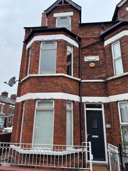 Stylish, Spacious And Central 4 Bedroom House ベルファスト エクステリア 写真