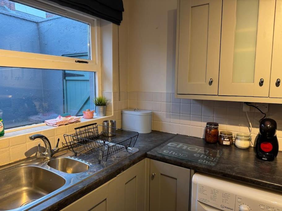 Stylish, Spacious And Central 4 Bedroom House ベルファスト エクステリア 写真