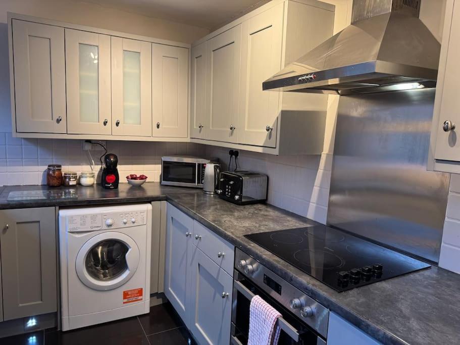 Stylish, Spacious And Central 4 Bedroom House ベルファスト エクステリア 写真